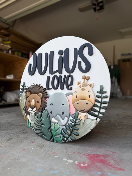 Safari Round with 3 animals and leaves 